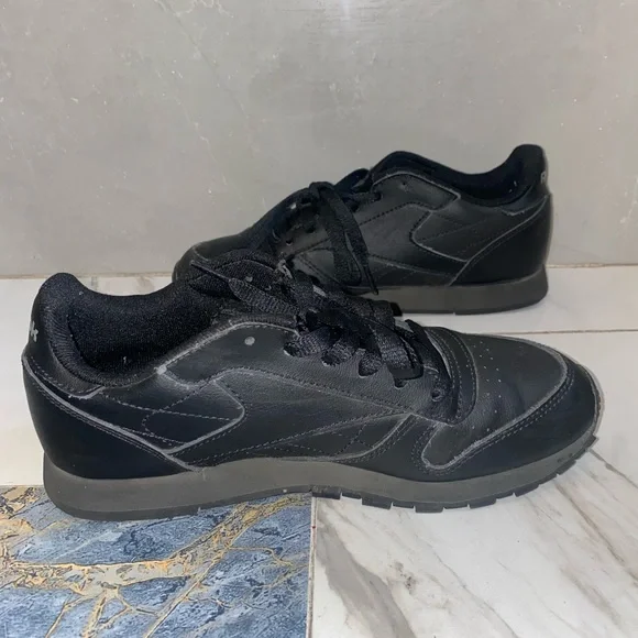 Girls Reebok Classic Black Shoes Size 4.5 - Picture 8 of 8